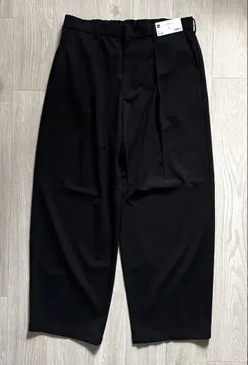 GU 지유 배럴 레그 슬랙스