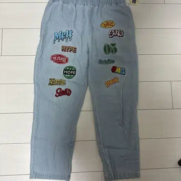 라이트 블루 자수 와이드 팬츠