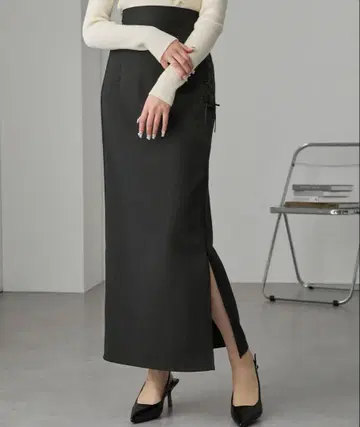 지퍼 슬릿 하이 웨스트 레이스업 I 라인 스커트