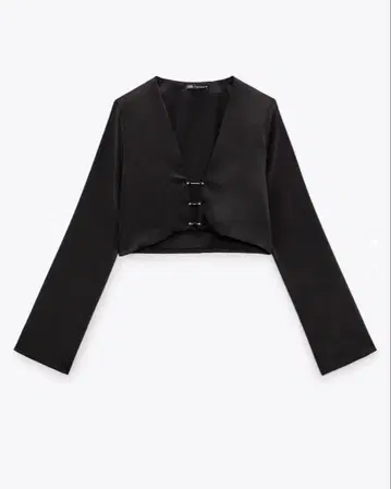 ZARA 귀걸이 디테일 새틴 상의