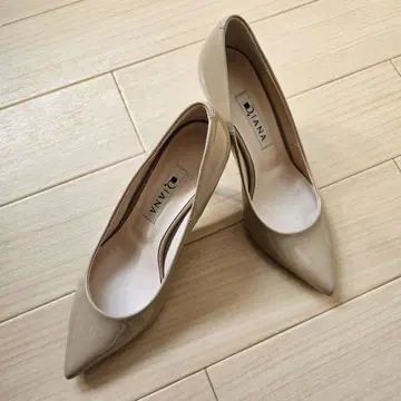 새상품급 DIANA 스틸레토 펌프스 에나멜 베이지 21.5cm 심플