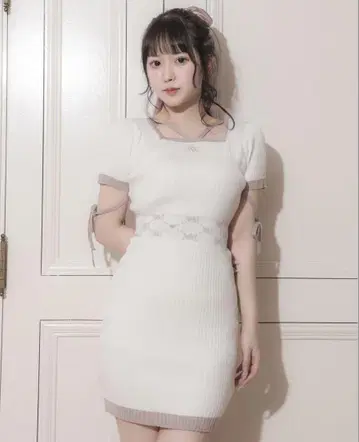 pium 로고 바이컬러 반팔 니트 원피스
