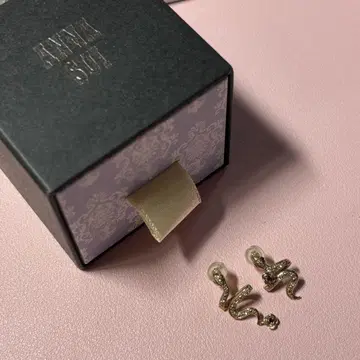 ANNA SUI 뱀 모티브 귀걸이