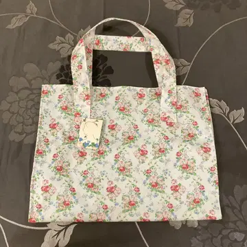 Royal Collection Trust 꽃무늬 에코백 런던에서