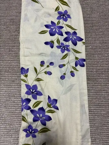 유카타. 도라지. 보라색.