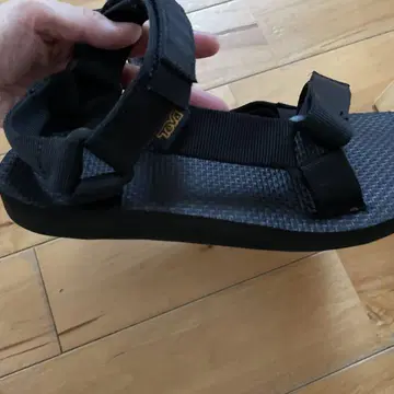 Teva 블랙 샌들