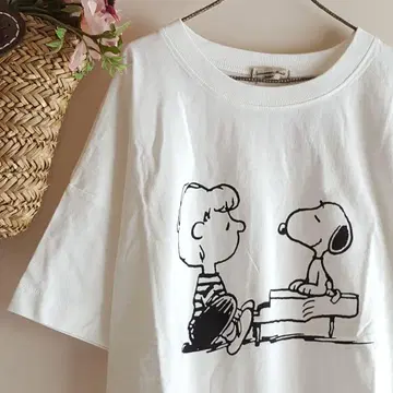 새상품 SM2 오프/PEANUTS 스누피 프린트 티셔츠