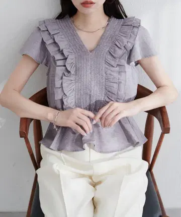 내추럴 꾸뛰르 셔링 페플럼 블라우스