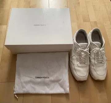 COMMON PROJECTS 화이트 스니커즈 42 사이즈