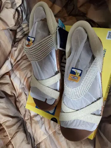 SKECHERS Hands Free 베이지 샌들 27cm