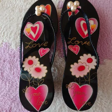 하트와 꽃 모양 게다 조리