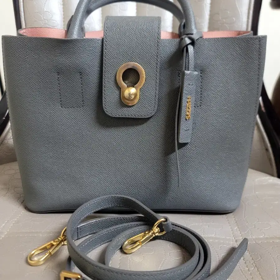 ★韓国の人気★[HAZZYS] Premium Logo Patch Leather Tote Bag S ☆韓国の人気☆[HAZZYS] Premium Logo Patch Leather Tote Bag S