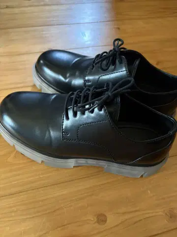 ZARA 플레인토 시어 청키 밑창 신발 블랙