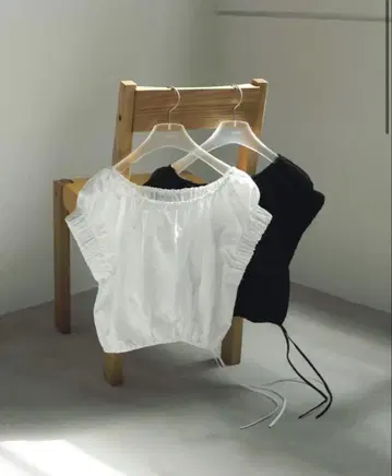 anuke Gather Offshoulder Tops