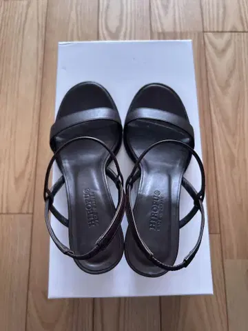 HIROFU 다크 브라운 스트랩 샌들 힐 6.5cm 사이즈 23cm