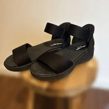 블랙 스포츠 샌들 통굽