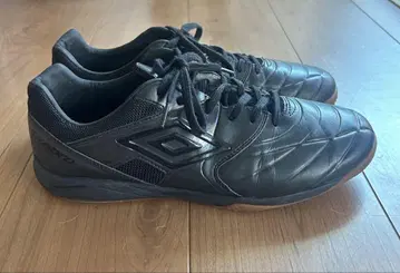 Umbro 엄브로 풋살화 27.5