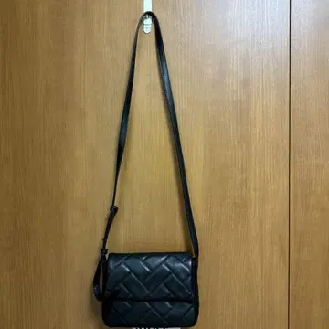 zara 인조 가죽 숄더백