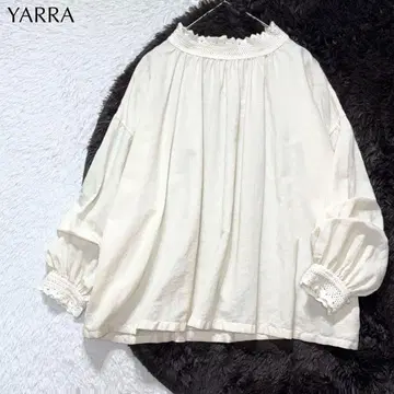 [ 새상품급 ] 야라 린넨 코튼 펄 버튼 레이스 블라우스