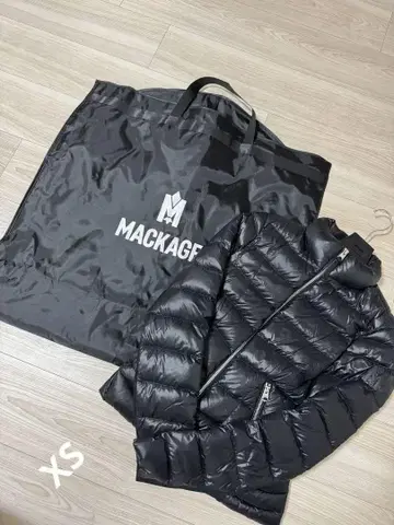 새상품급 MACKAGE 블랙 다운 자켓 수납 가방 포함 REEMA