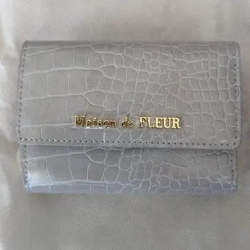 Maison de FLEUR 악어 엠보싱 지갑 색스 블루
