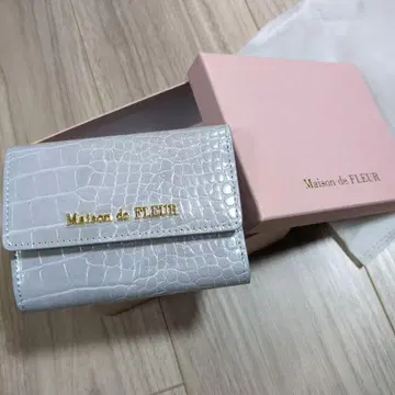 Maison de FLEUR 악어 엠보싱 지갑 색스 블루
