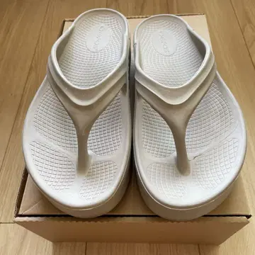 [미품] OOFOS OOMEGA 샌들 25cm