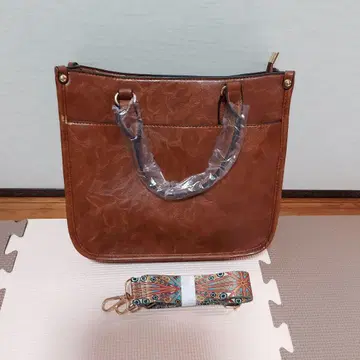 브라운 토트백 장식 스트랩 포함