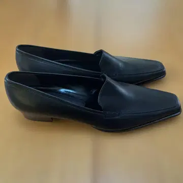 미사용 새상품 REGAL 스퀘어토 펌프스 블랙 천연 가죽 24cm