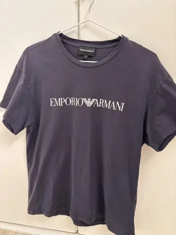 Emporio Armani 네이비 티셔츠