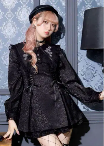 노에미 셋업 로즈 자수 레이스업 셋업 블랙 지뢰계