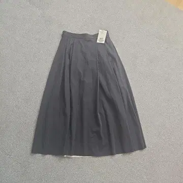 Couture Brooch 네이비 플리츠 스커트 40/L