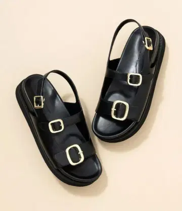CLASSY. 6월호 게재/안즈 씨 착용 버클 디자인 샌들 23구