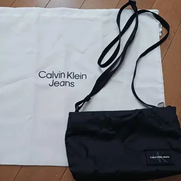 최종 가격 미사용 새상품 Calvin Klein Jeans 숄더백