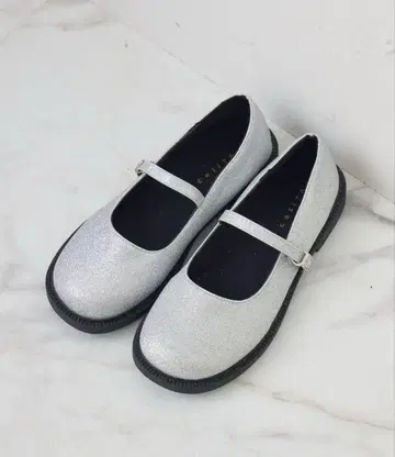(현관에서 착용) 메리 제인 신발