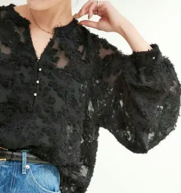 B.C STOCK 퍼프 슬리브 자카드 블라우스 베이 세 재고 블랙