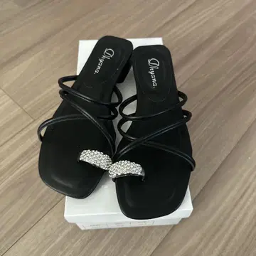 비쥬가 달린 샌들 22.5cm