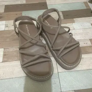 새상품급 샌들 베이지 LL 사이즈
