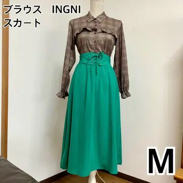 [코디 판매] 블라우스 [INGNI] & 플레어 스커트 M
