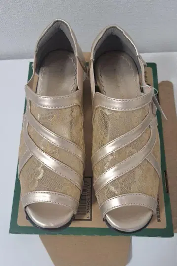 레이스 샌들 편안함 베이지 컴포트 슈즈