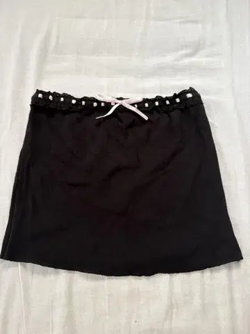더 버진스 레이스 리본 베어 톱