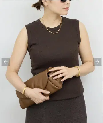 이번 시즌 두지엠 클라세 sleeveless 풀오버 브라운