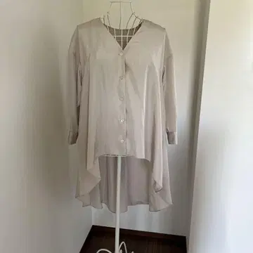 Aga 뒤 긴 길이 블라우스 야마다야 베이지 V넥 7부 소매