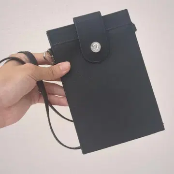 검은색 지퍼 숄더백