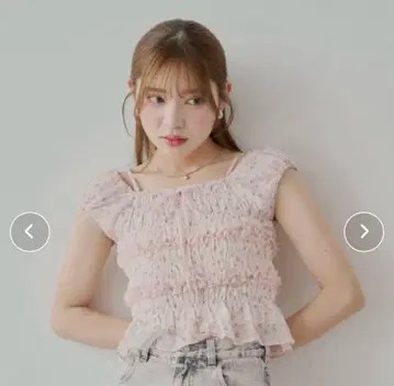 CHICO 시어 플라워 셔링 프렌치 블라우스