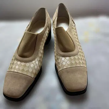 긴자 요시노야 베이지 메쉬 디자인 신발 22.5cm