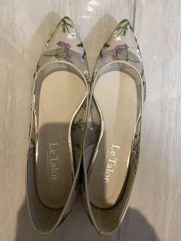 Le Talon 꽃무늬 자수 플랫 슈즈 23cm