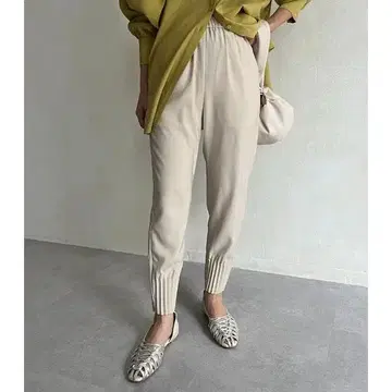 카프리슈 레마쥬 깔끔한 플리츠 조거 팬츠 에크루 38