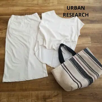 URBAN RESEARCH 아이보리 탑과 스커트 맨투맨 셋업