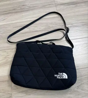 THE NORTH FACE 퀼팅 숄더백